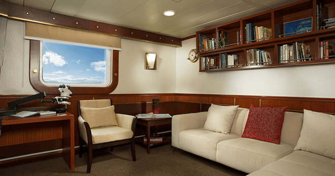 Yacht Isabela II – Library