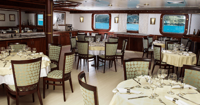 Yacht Isabela II – Dining Room