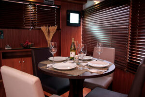 M/V Desafio – Dining Area – Table