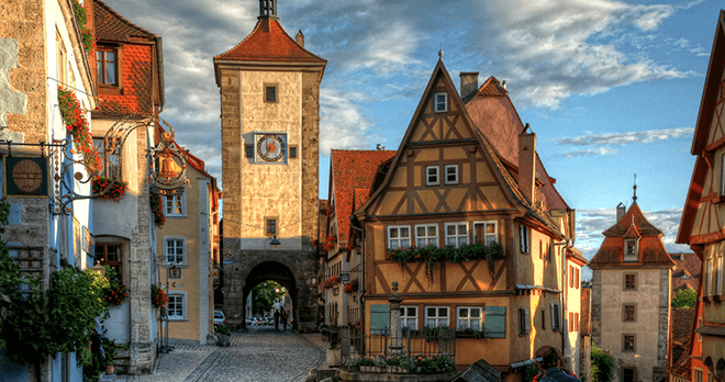 Rothenburg ob der Tauber Plönlein square evening