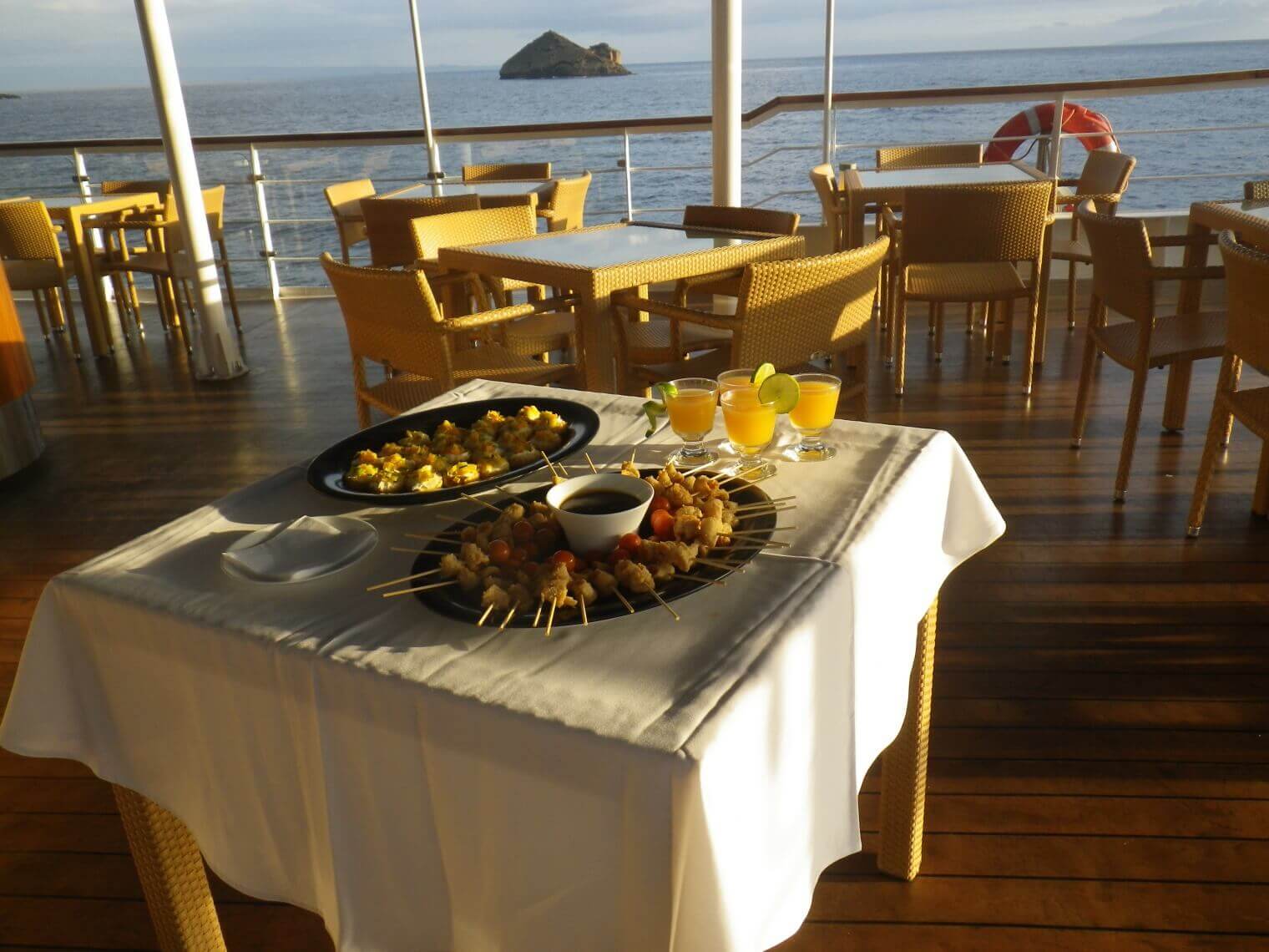 M/Y – La Pinta – Outdoor Dining