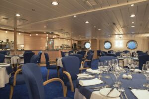 M/Y – La Pinta – Indoor Dining Area